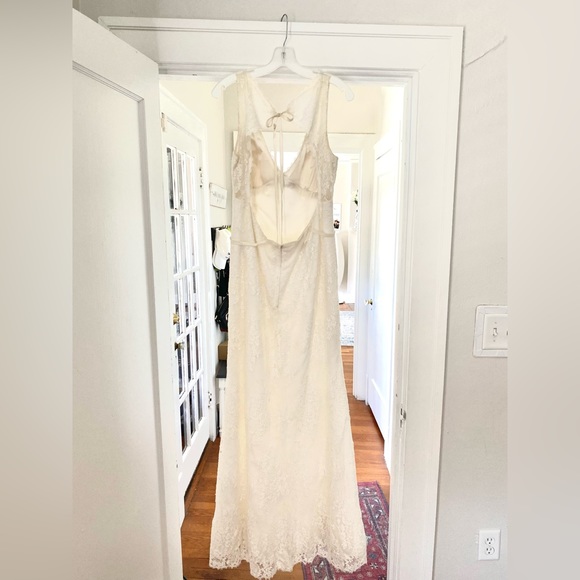 David’s bridal 2016 Galina wedding dress - Picture 5 of 8